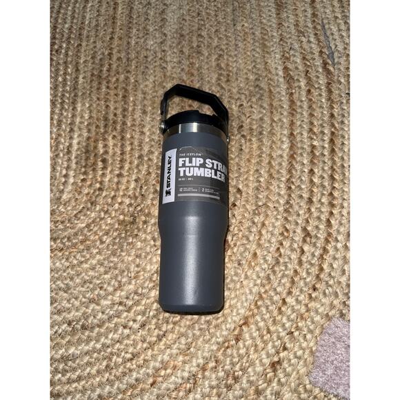Stanley flip straw tumbler in black 30 oz - NEW - Picture 1 of 3